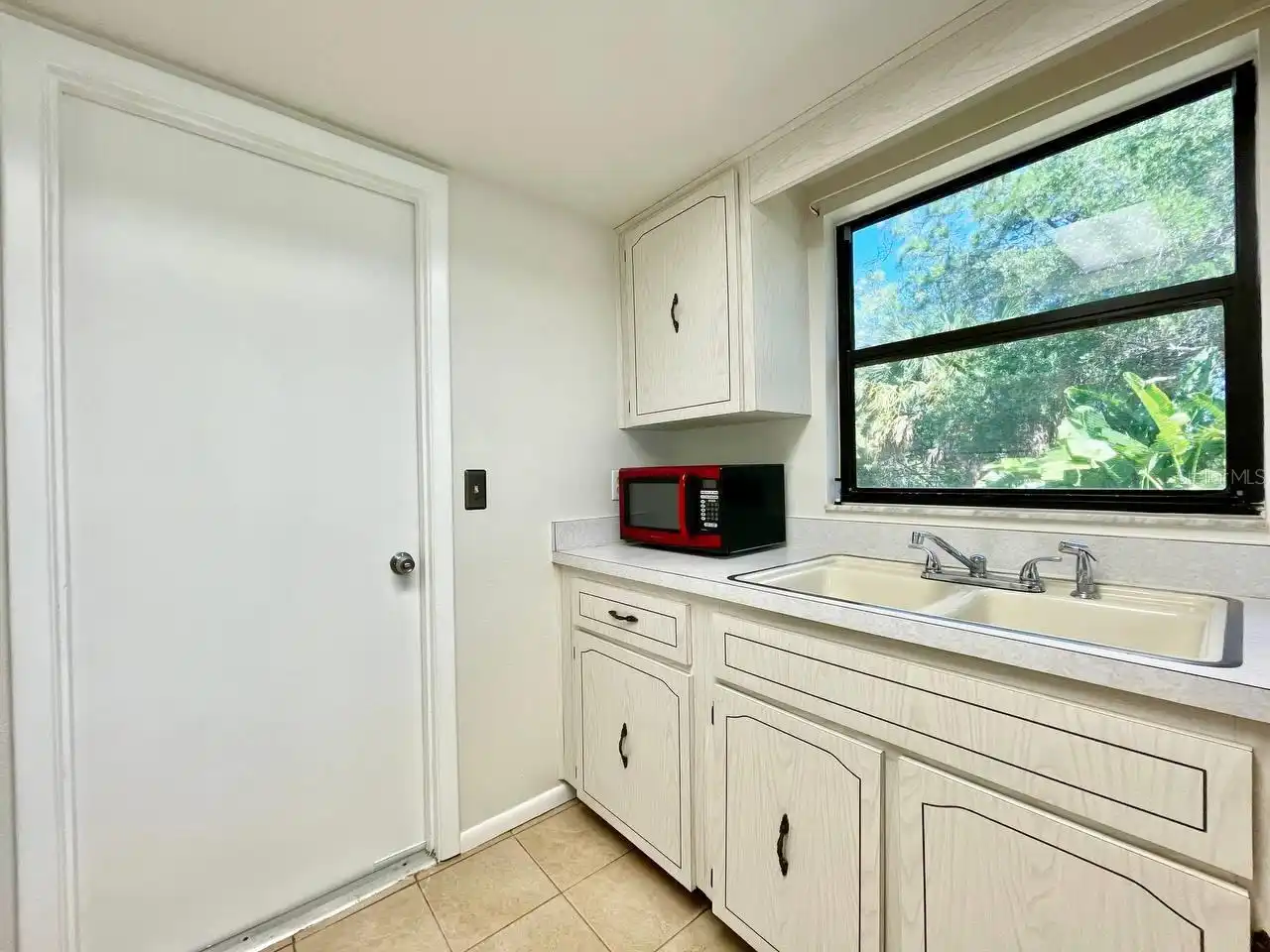 Listing Photo 9