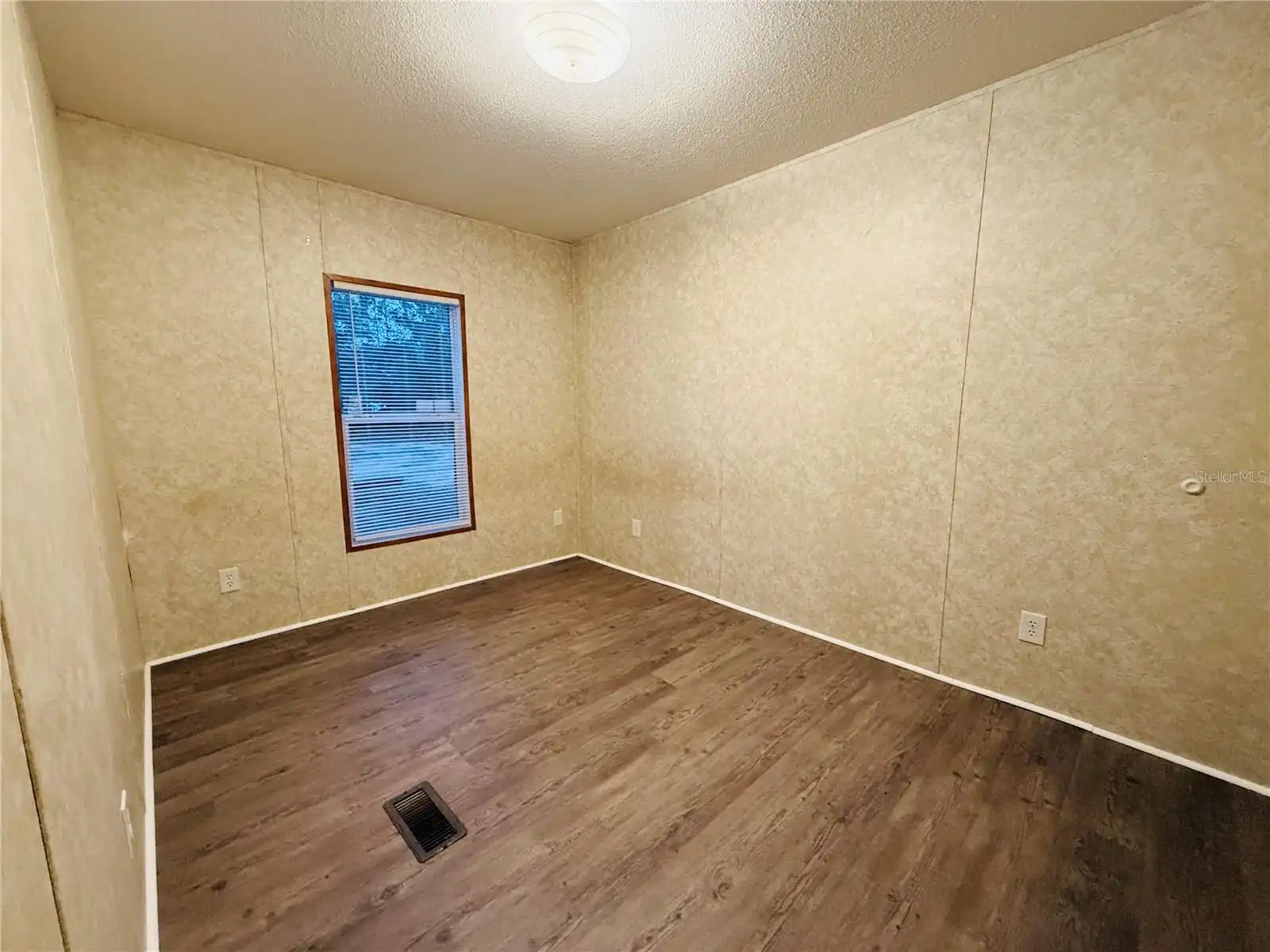 Listing Photo 7
