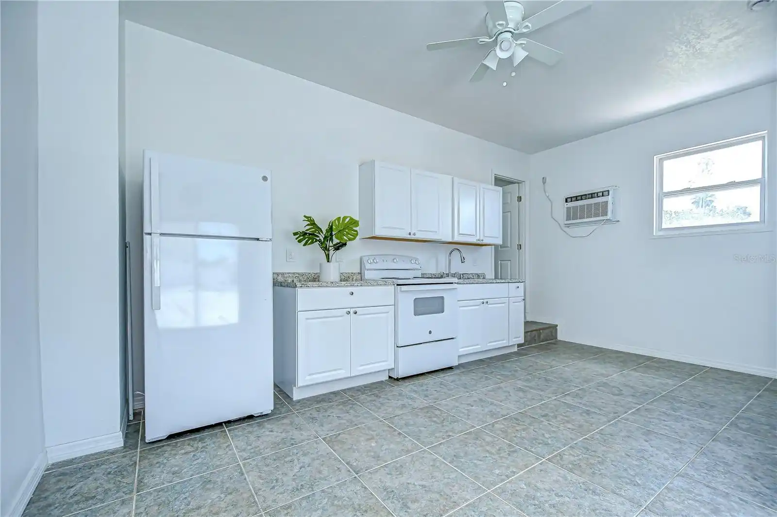 Listing Photo 9