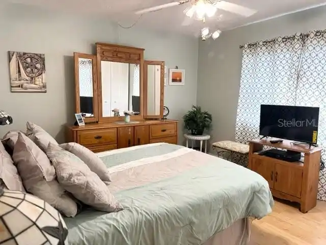 Listing Photo 9