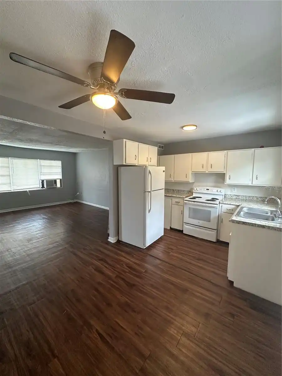 Listing Photo 6