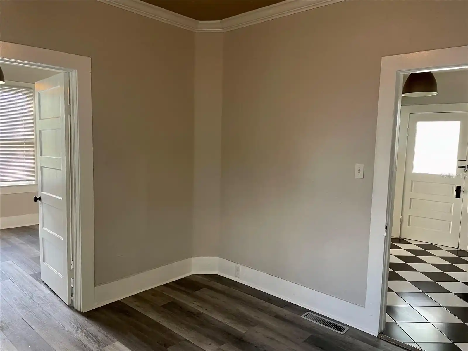 Listing Photo 8