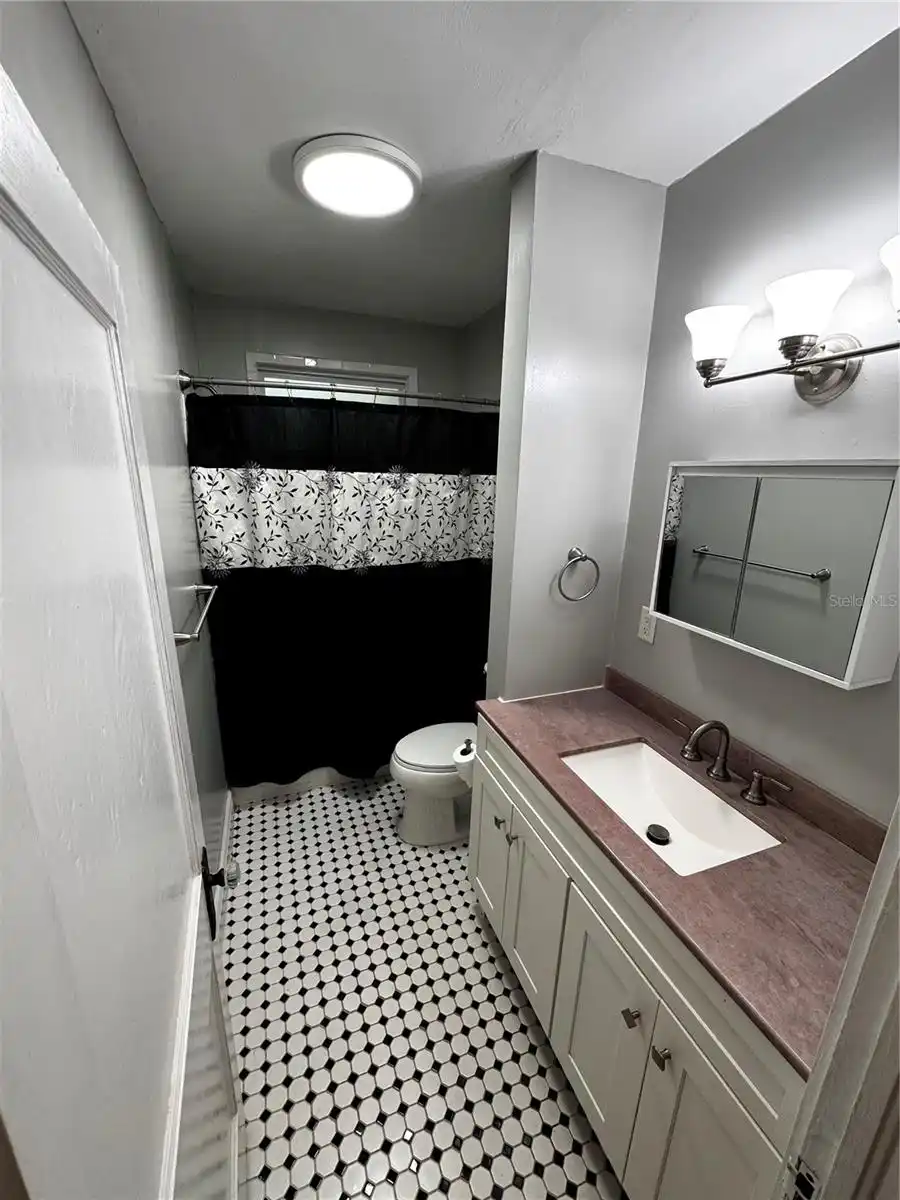 Listing Photo 8