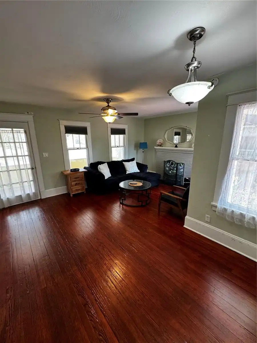 Listing Photo 11