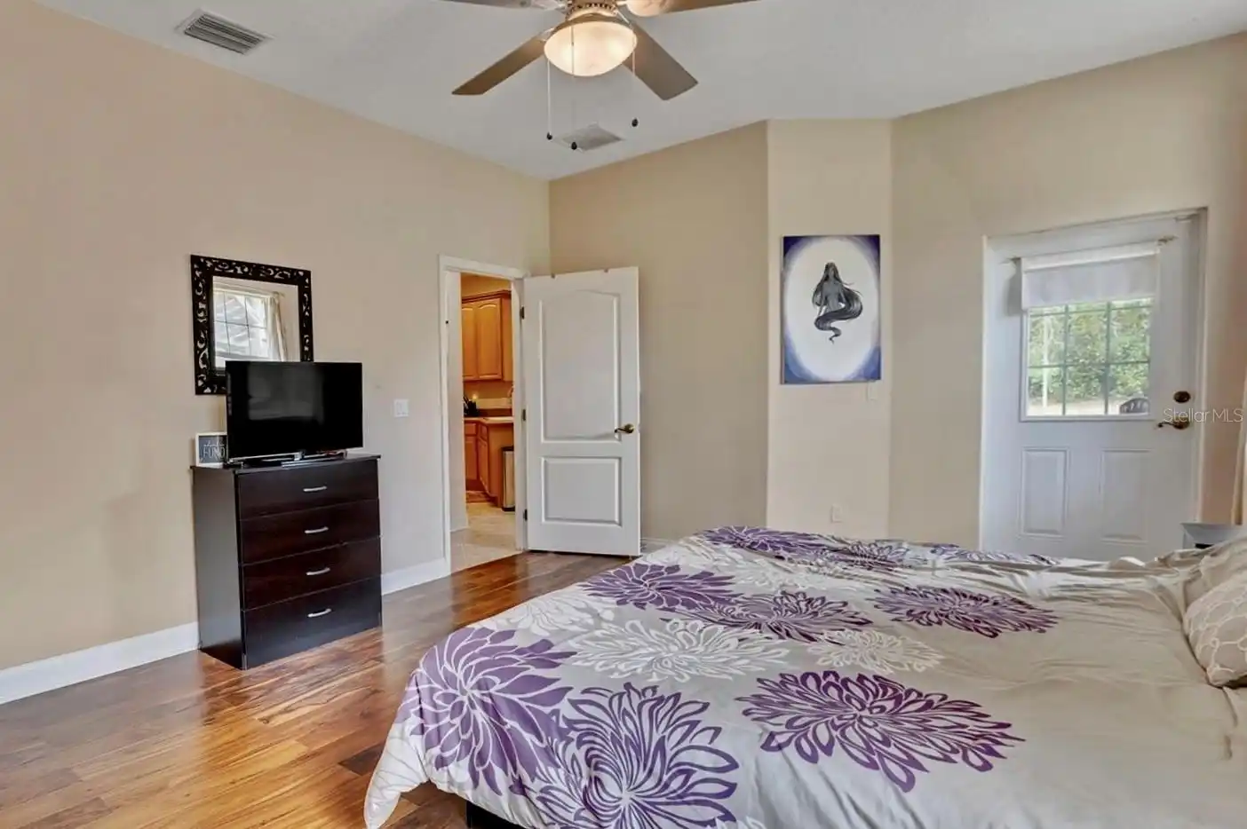 Listing Photo 11