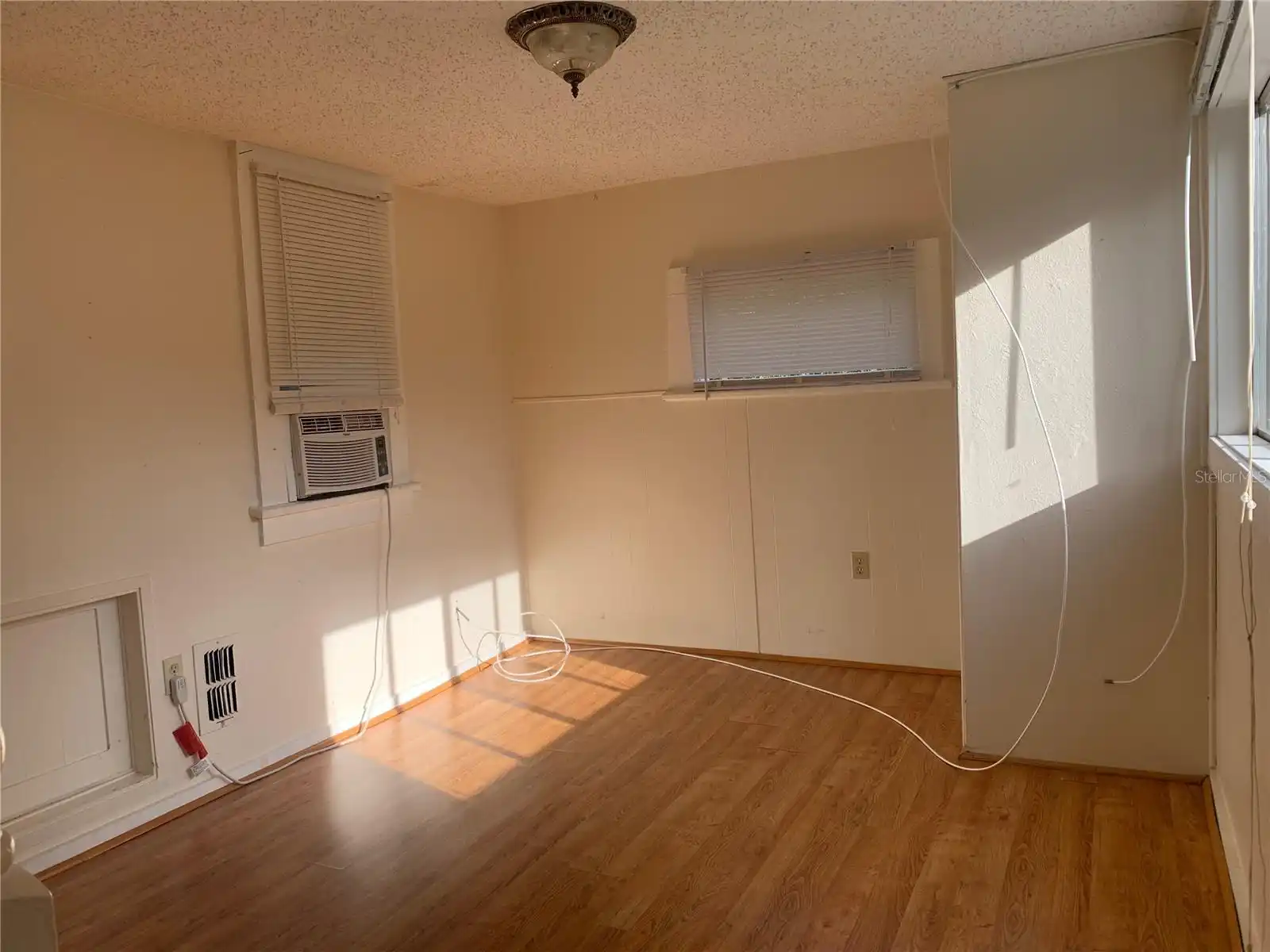 Listing Photo 12