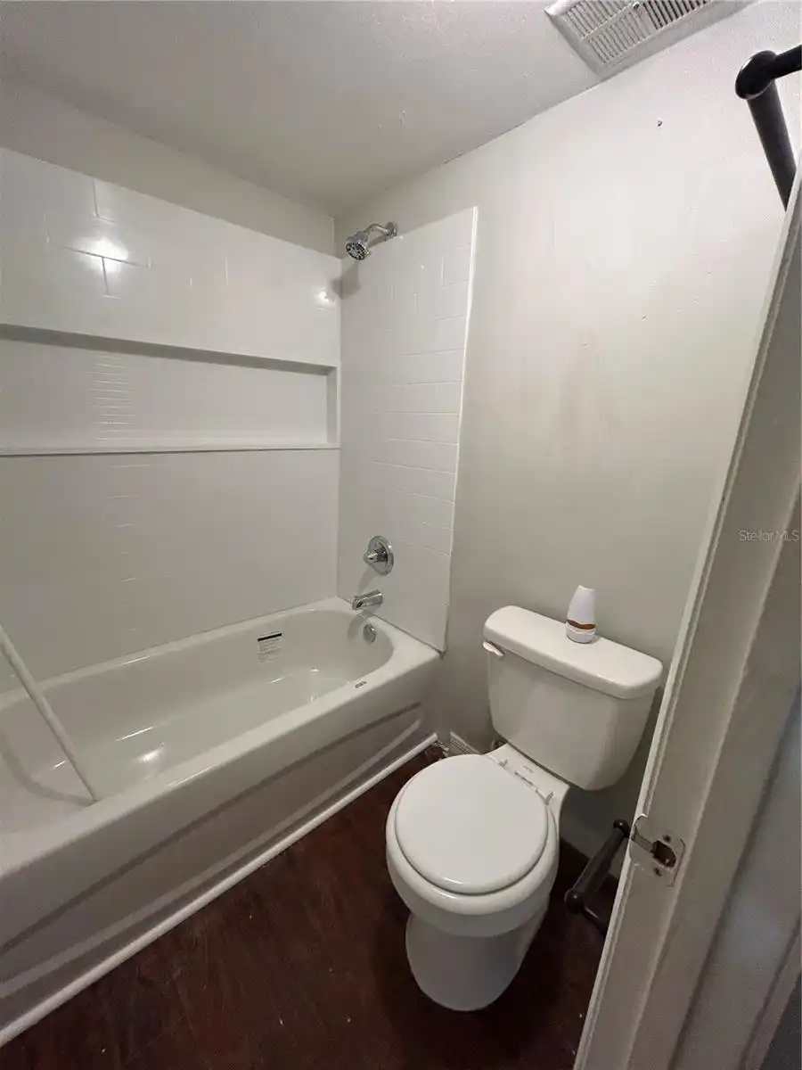 Listing Photo 12