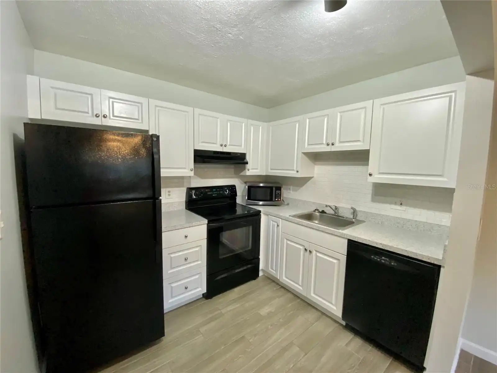 Listing Photo 8