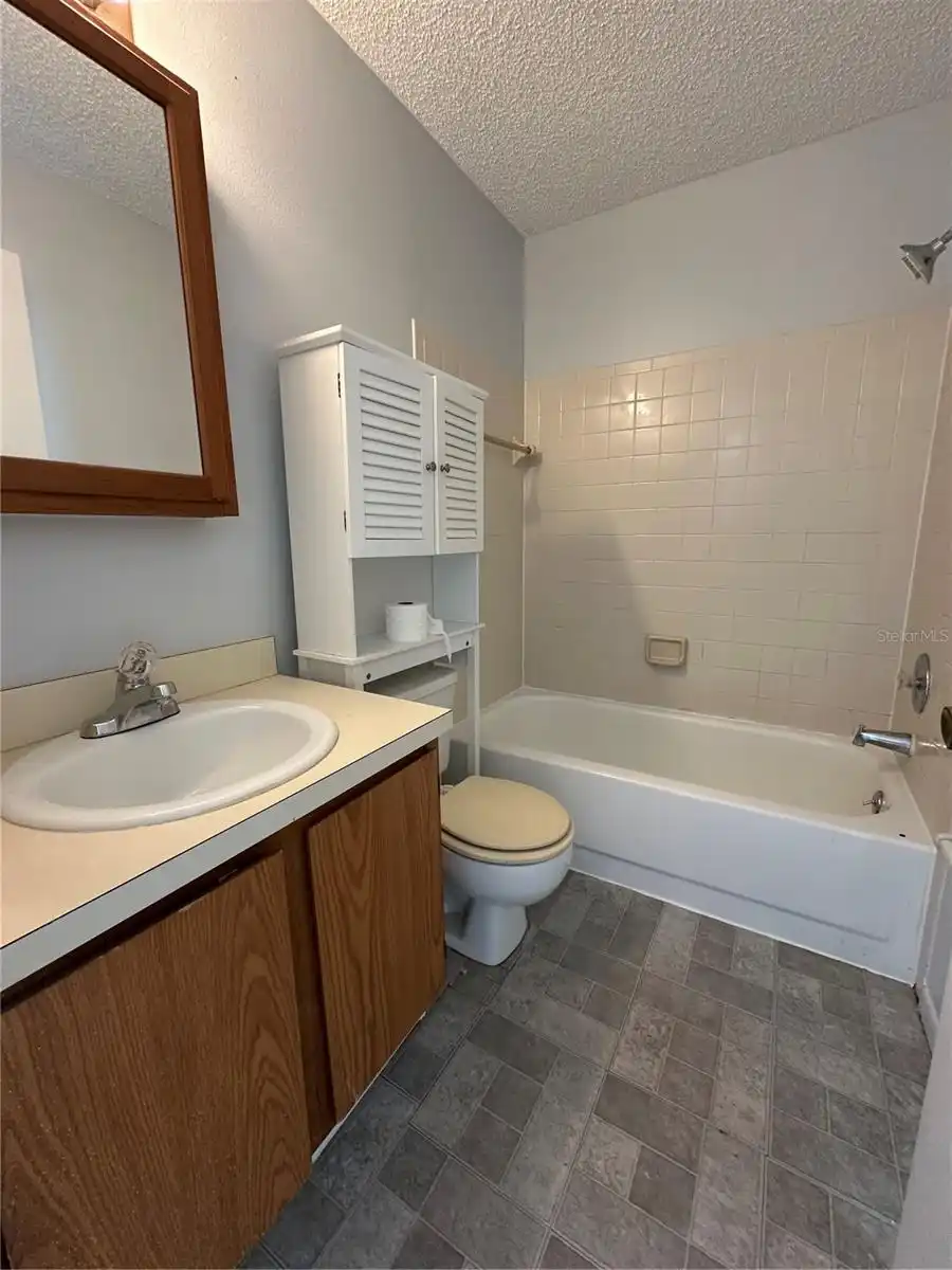 Listing Photo 8