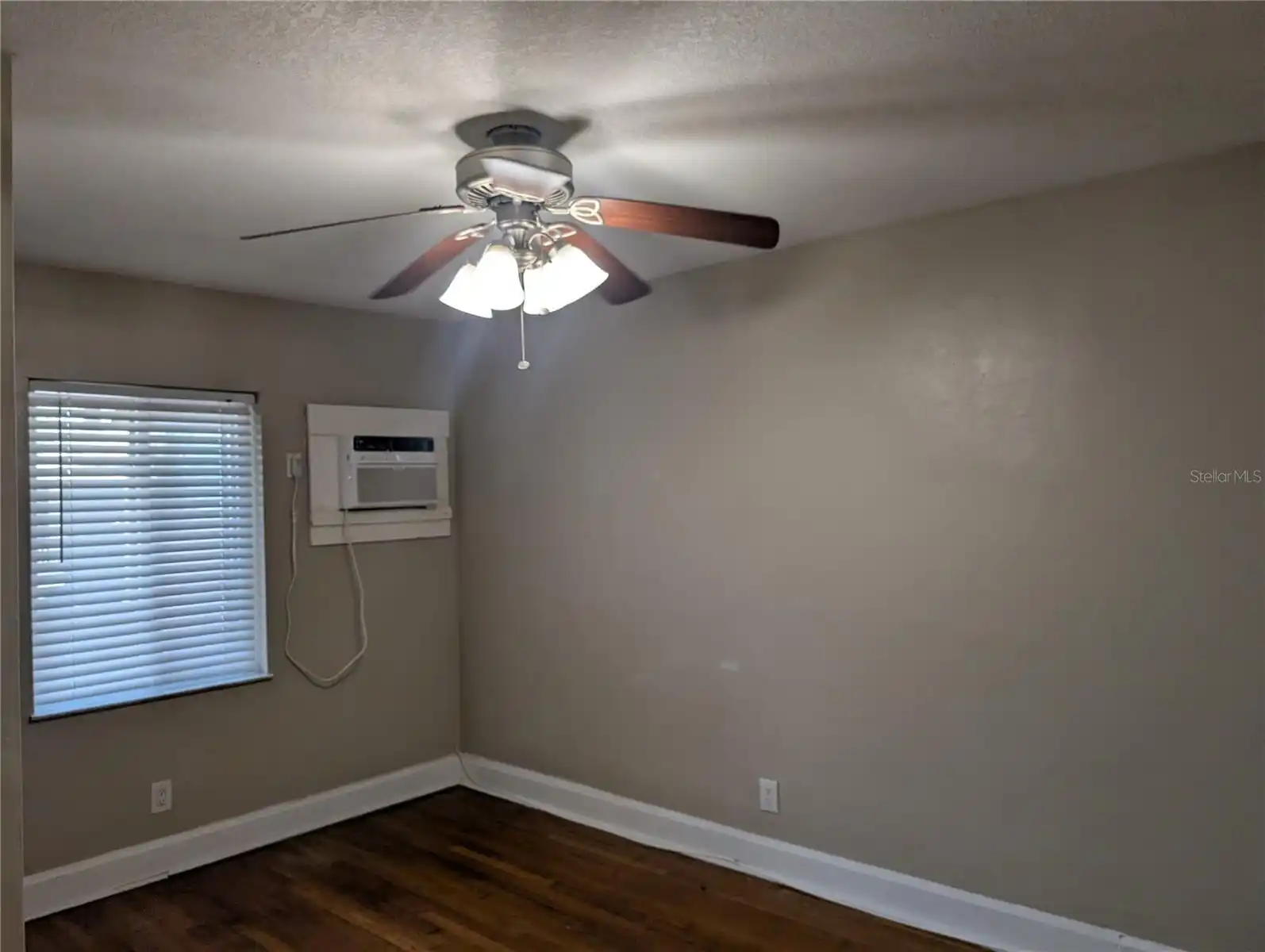 Listing Photo 8