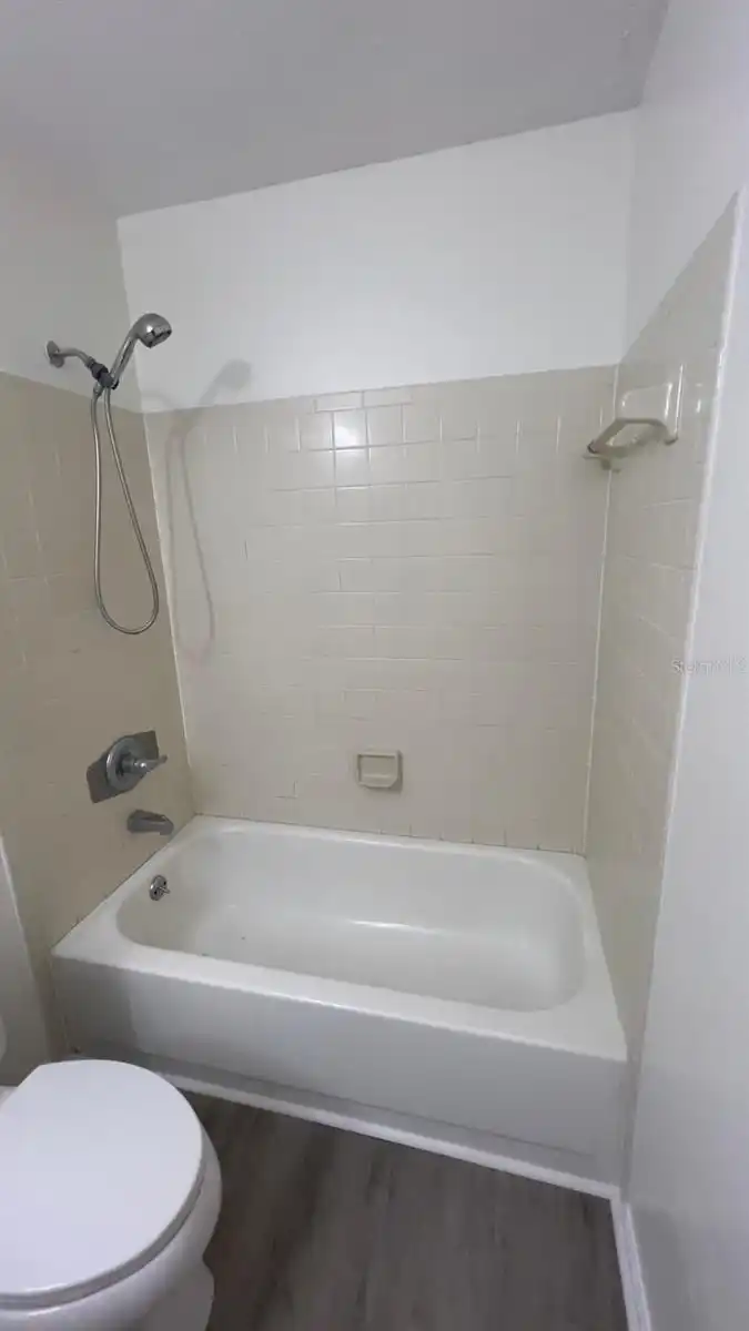 Listing Photo 9