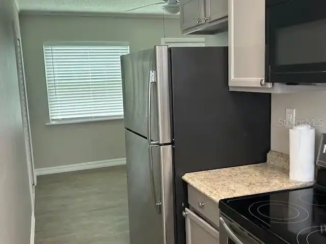 Listing Photo 11