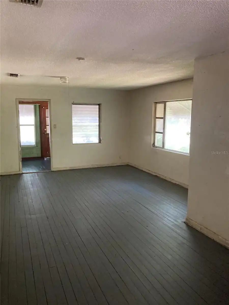 Listing Photo 9