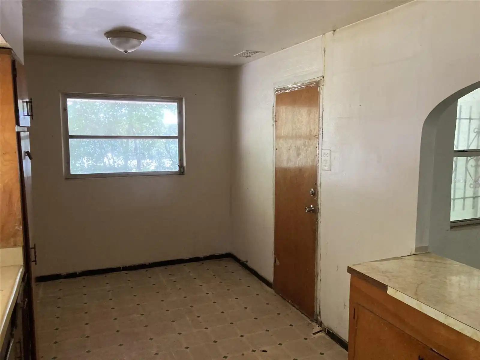 Listing Photo 11