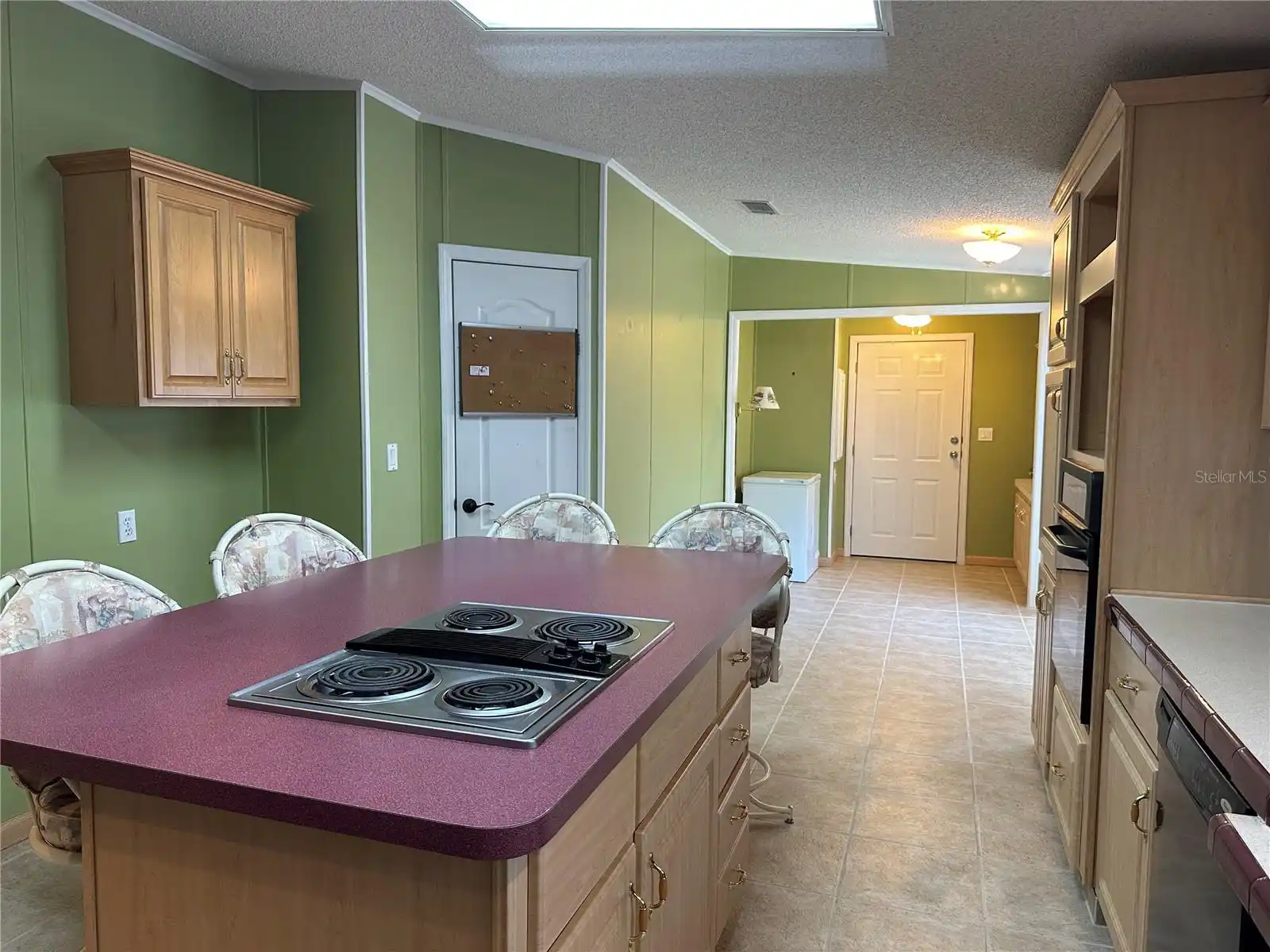 Listing Photo 12