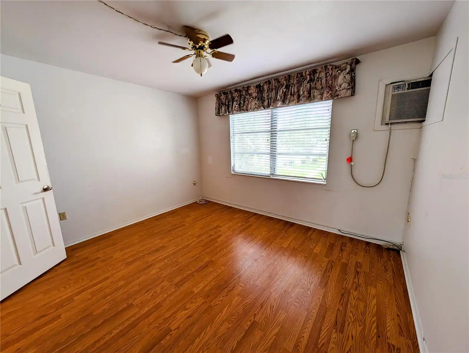 Listing Photo 11