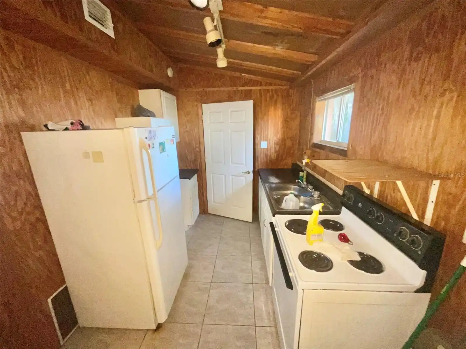 Listing Photo 9