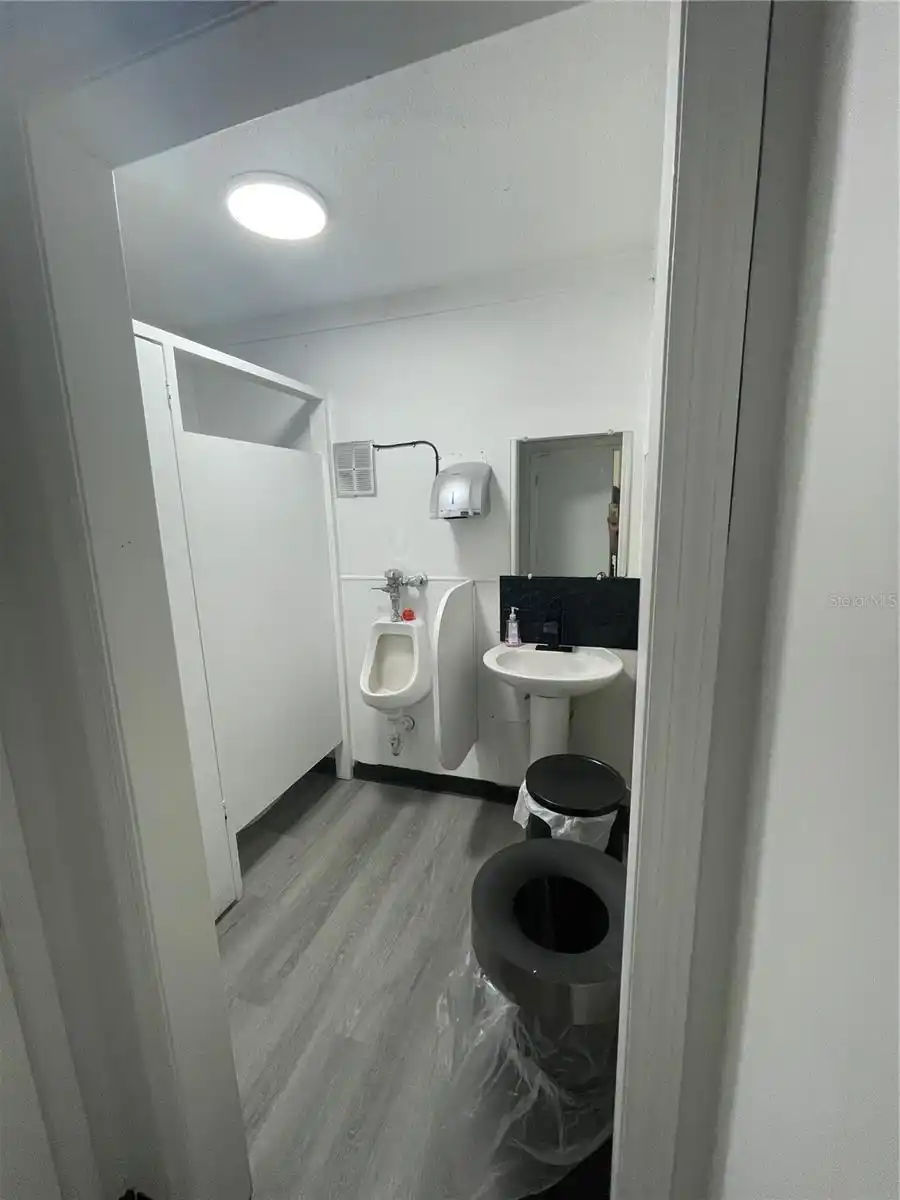 Listing Photo 11