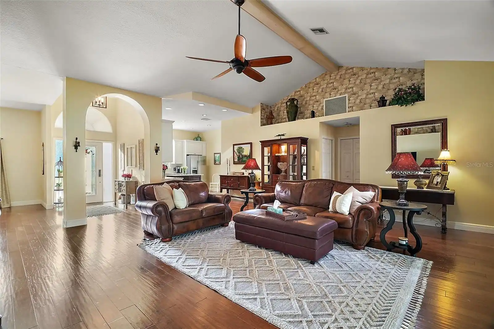 Listing Photo 11