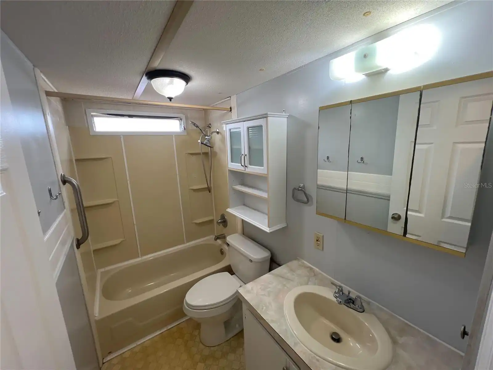 Listing Photo 8