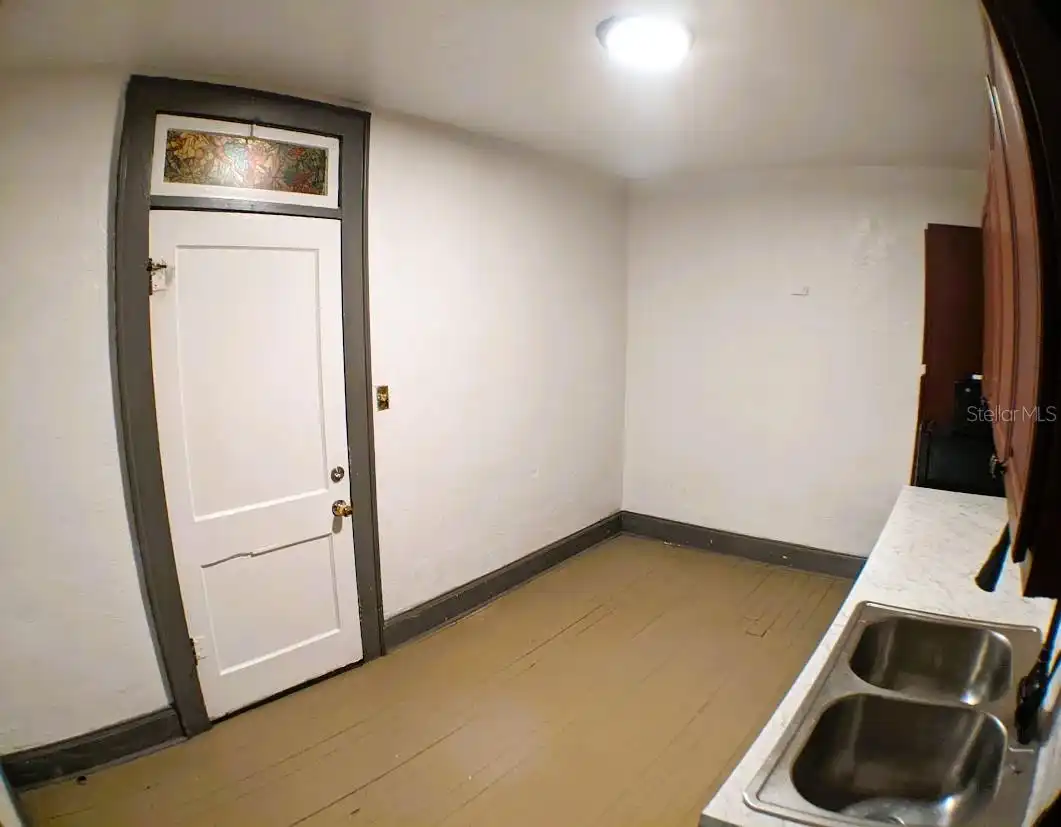 Listing Photo 10