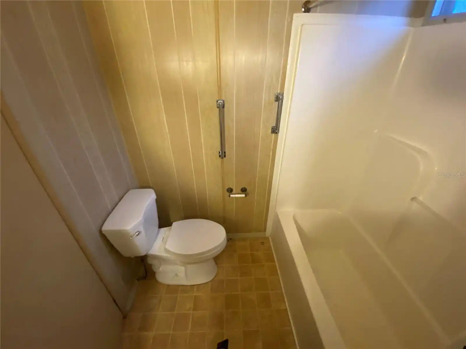 Listing Photo 12