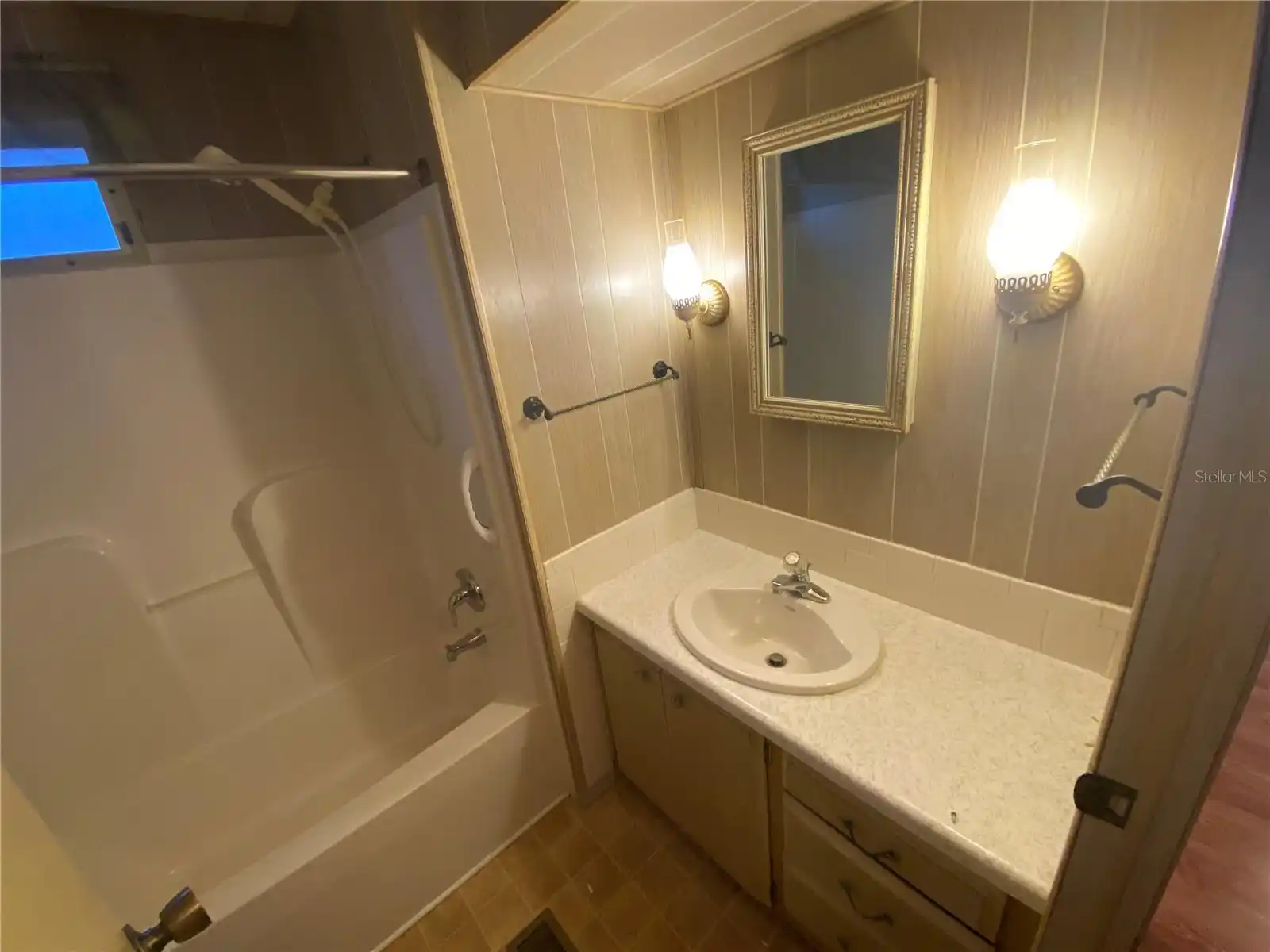 Listing Photo 11