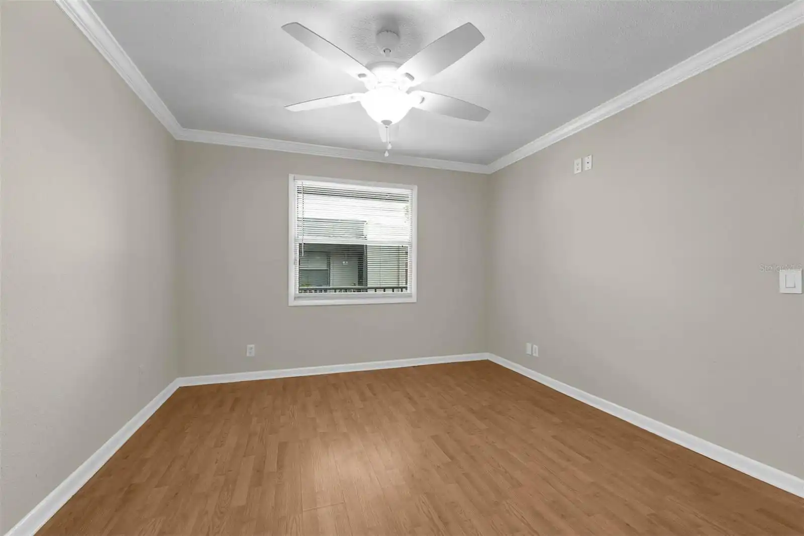 Listing Photo 12