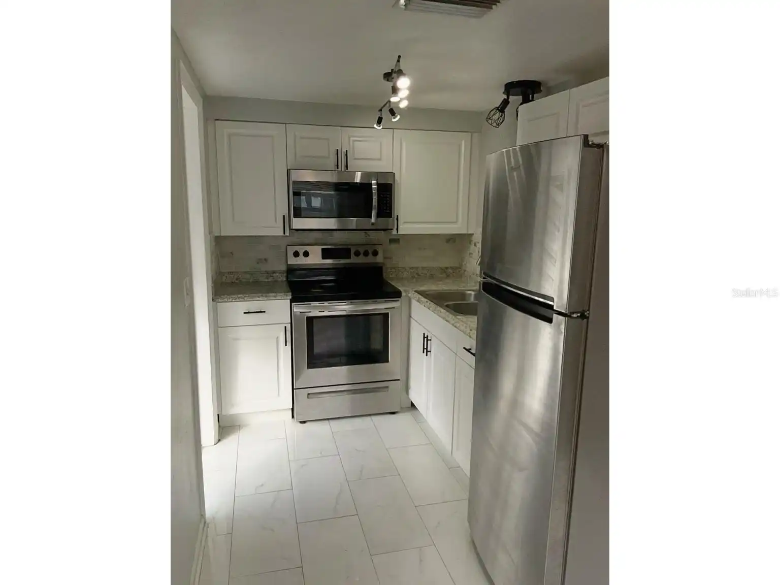 Listing Photo 8