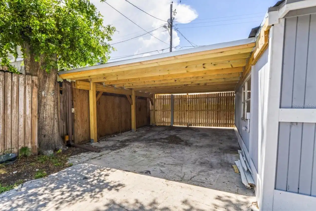 Listing Photo 12