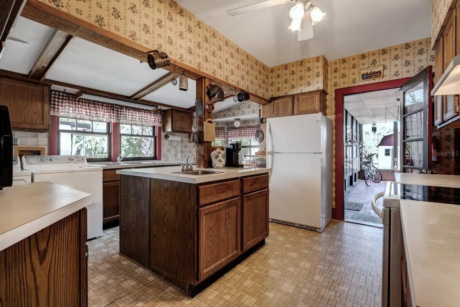 Listing Photo 9