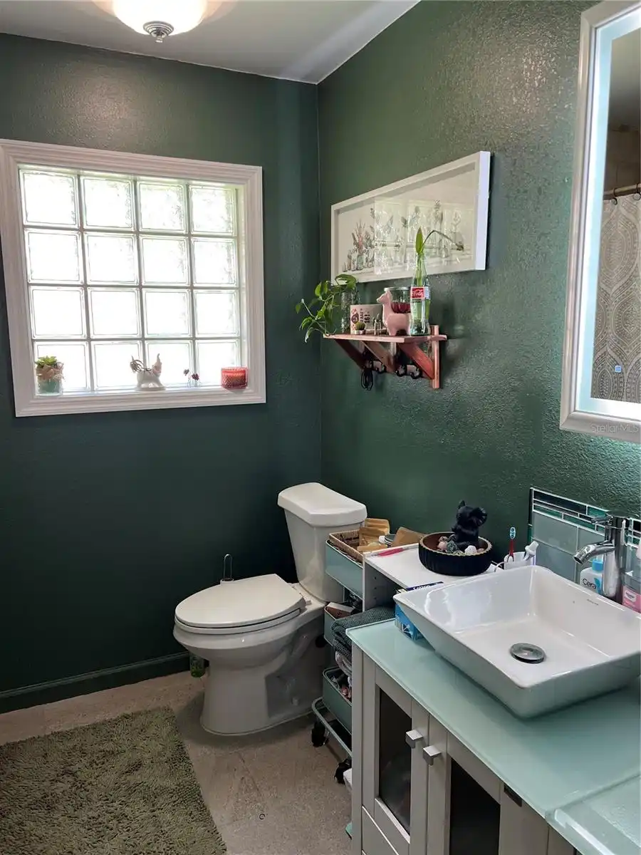 Listing Photo 11