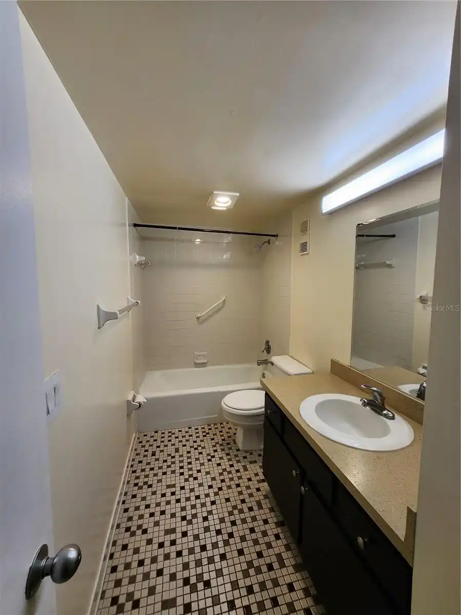 Listing Photo 12