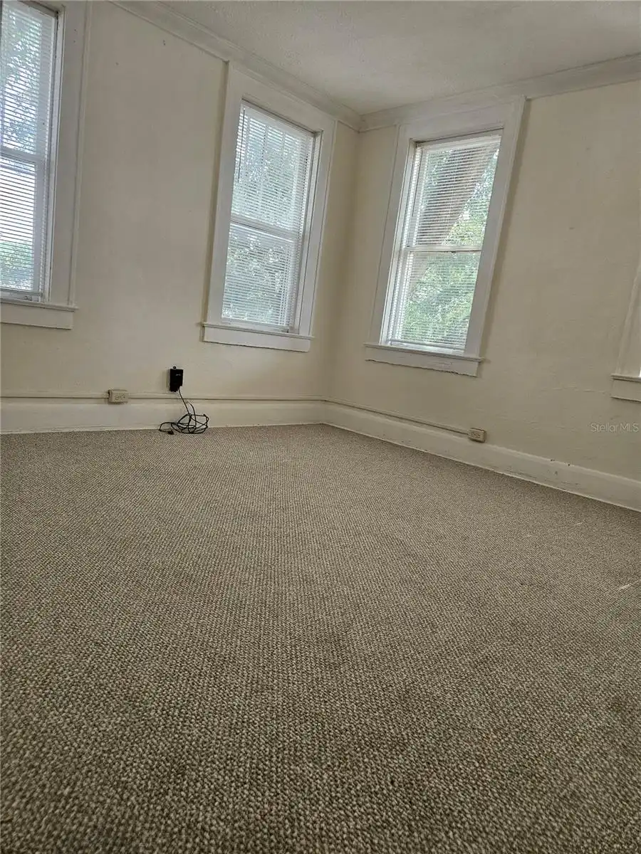 Listing Photo 8