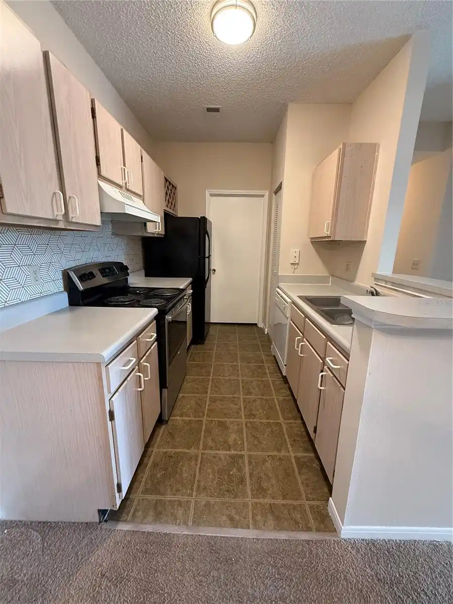 Listing Photo 8