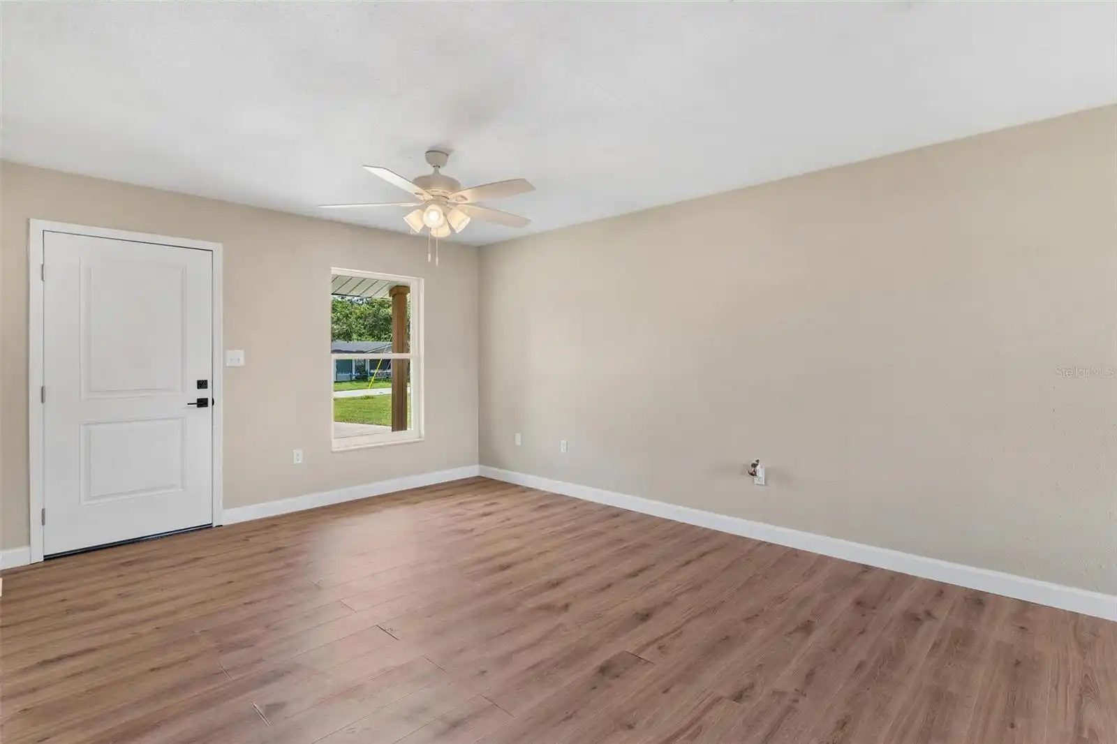 Listing Photo 8