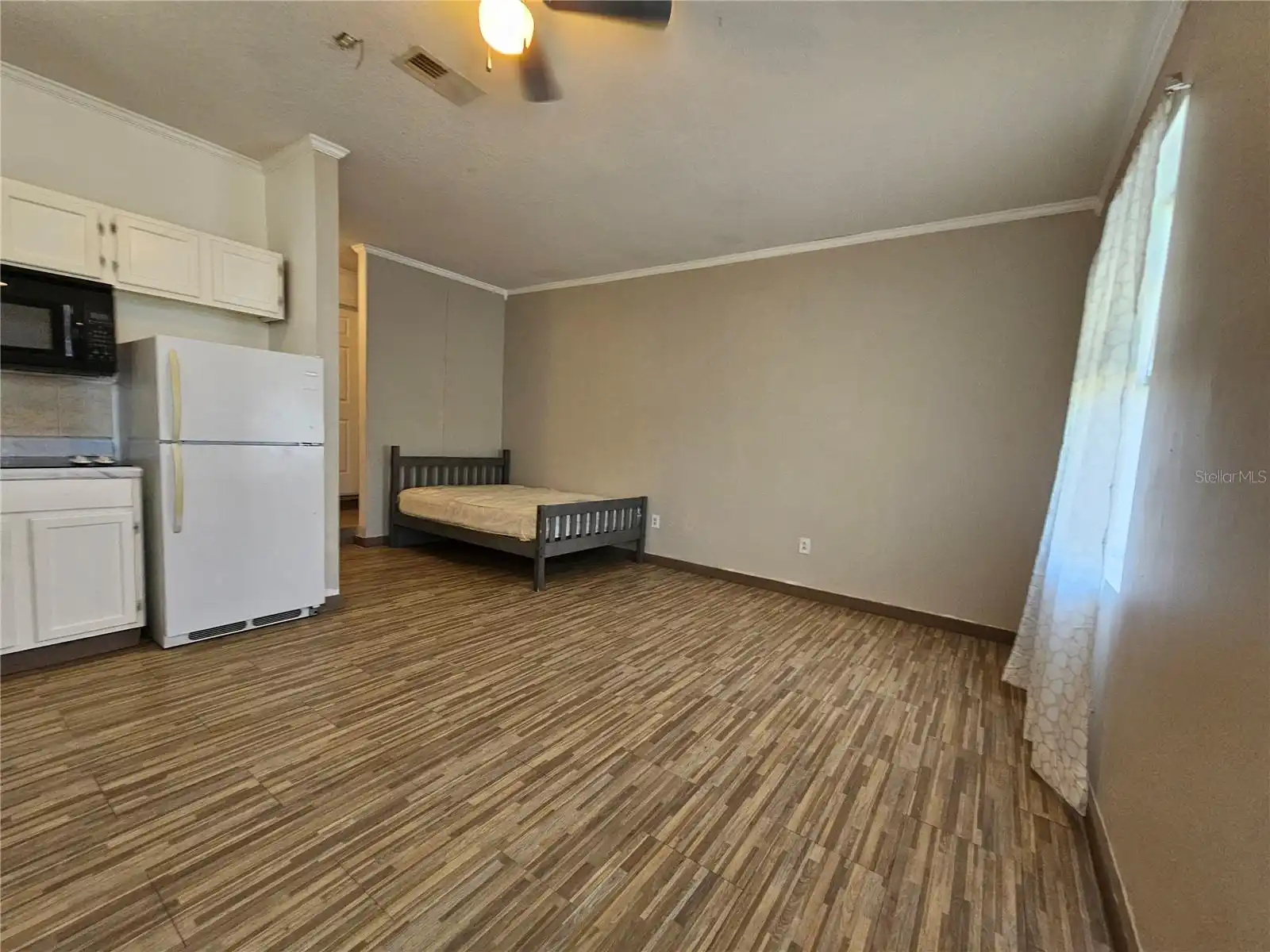 Listing Photo 8
