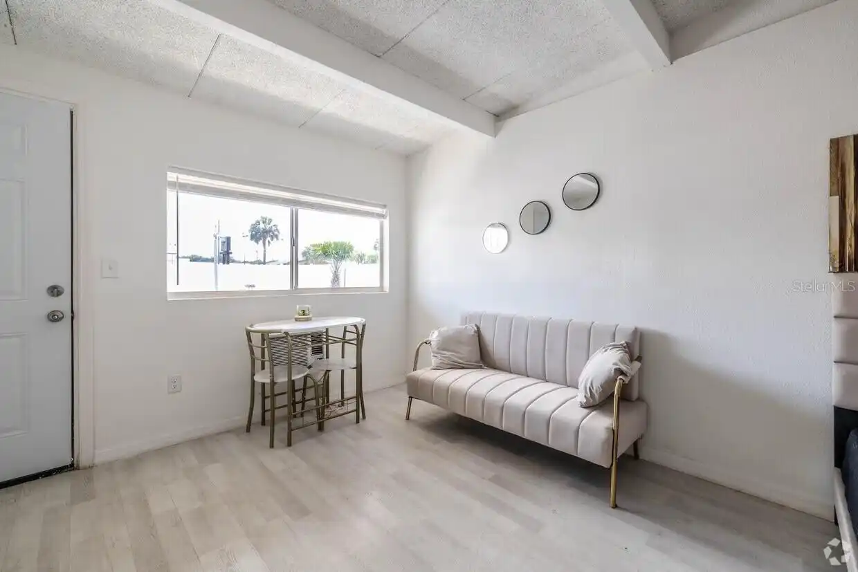Listing Photo 10