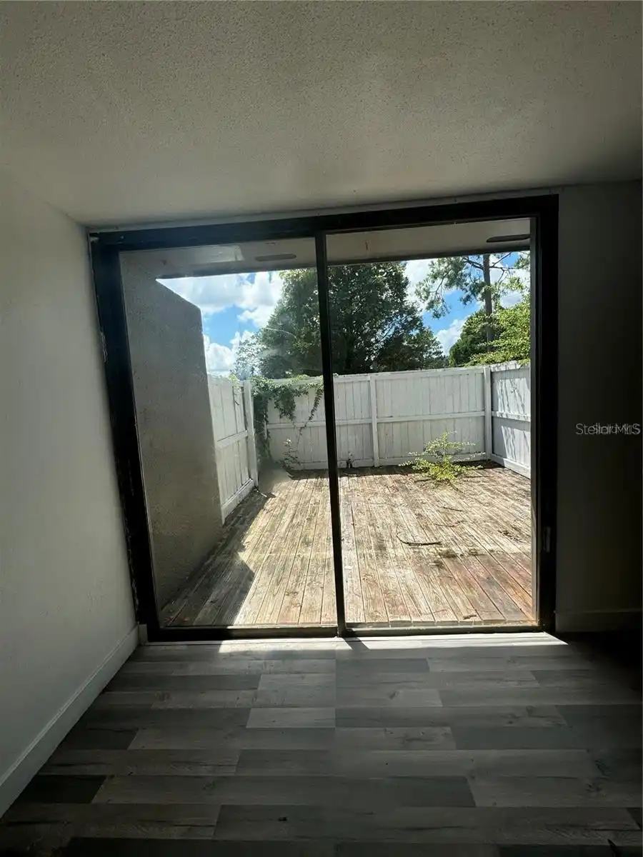 Listing Photo 12
