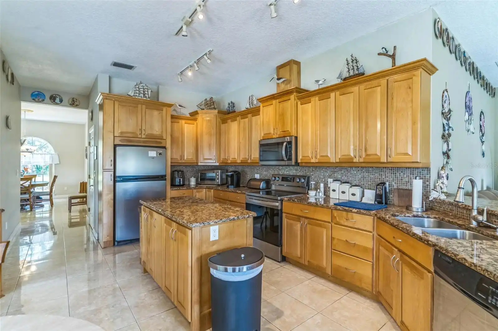 Listing Photo 10