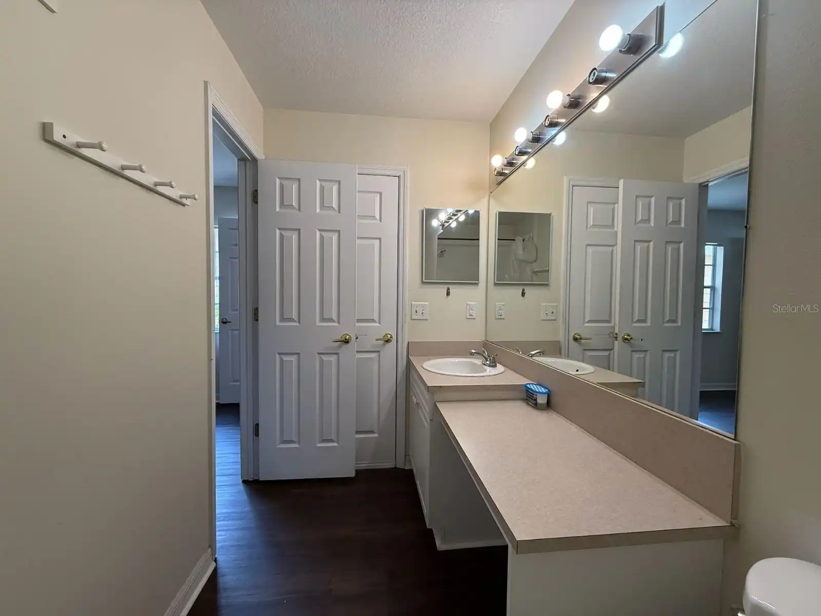 Listing Photo 11