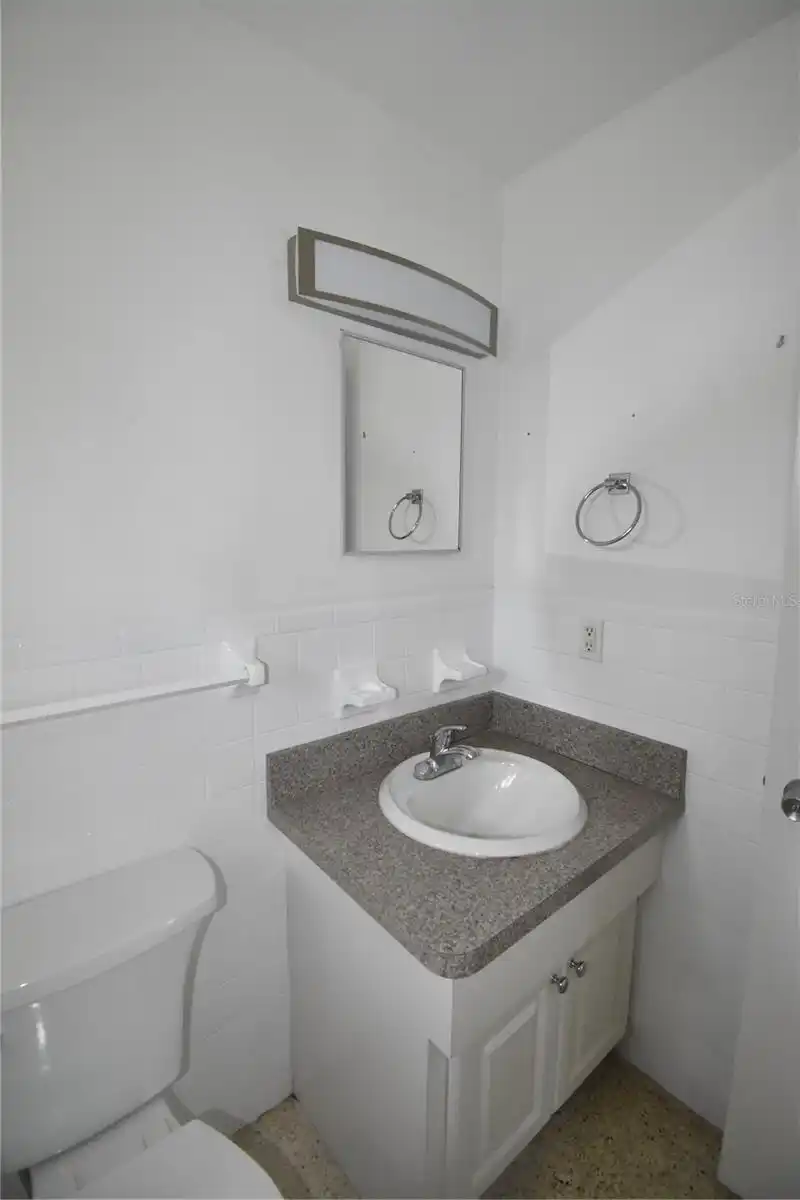 Listing Photo 8