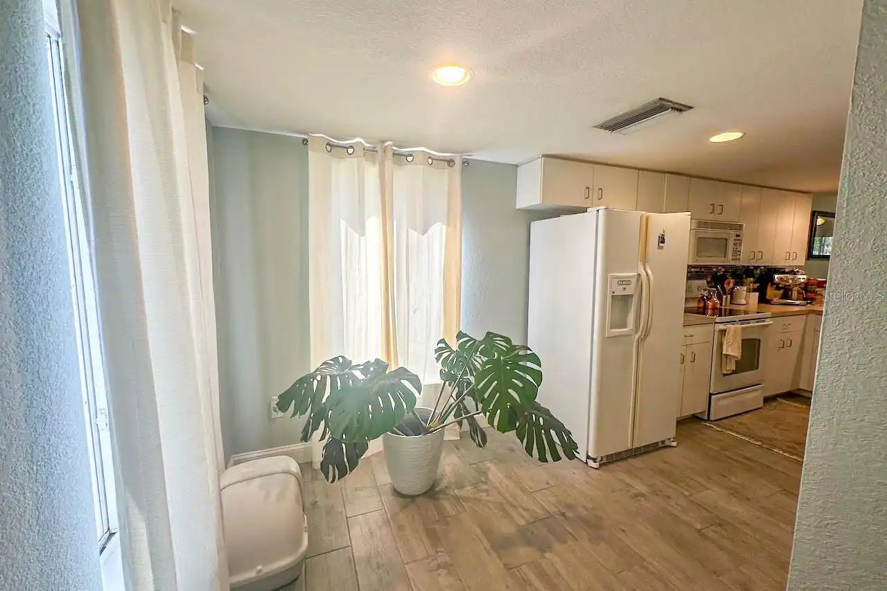 Listing Photo 11