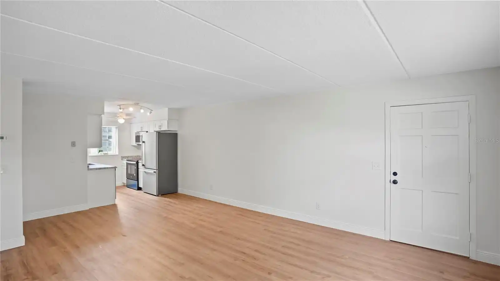 Listing Photo 7