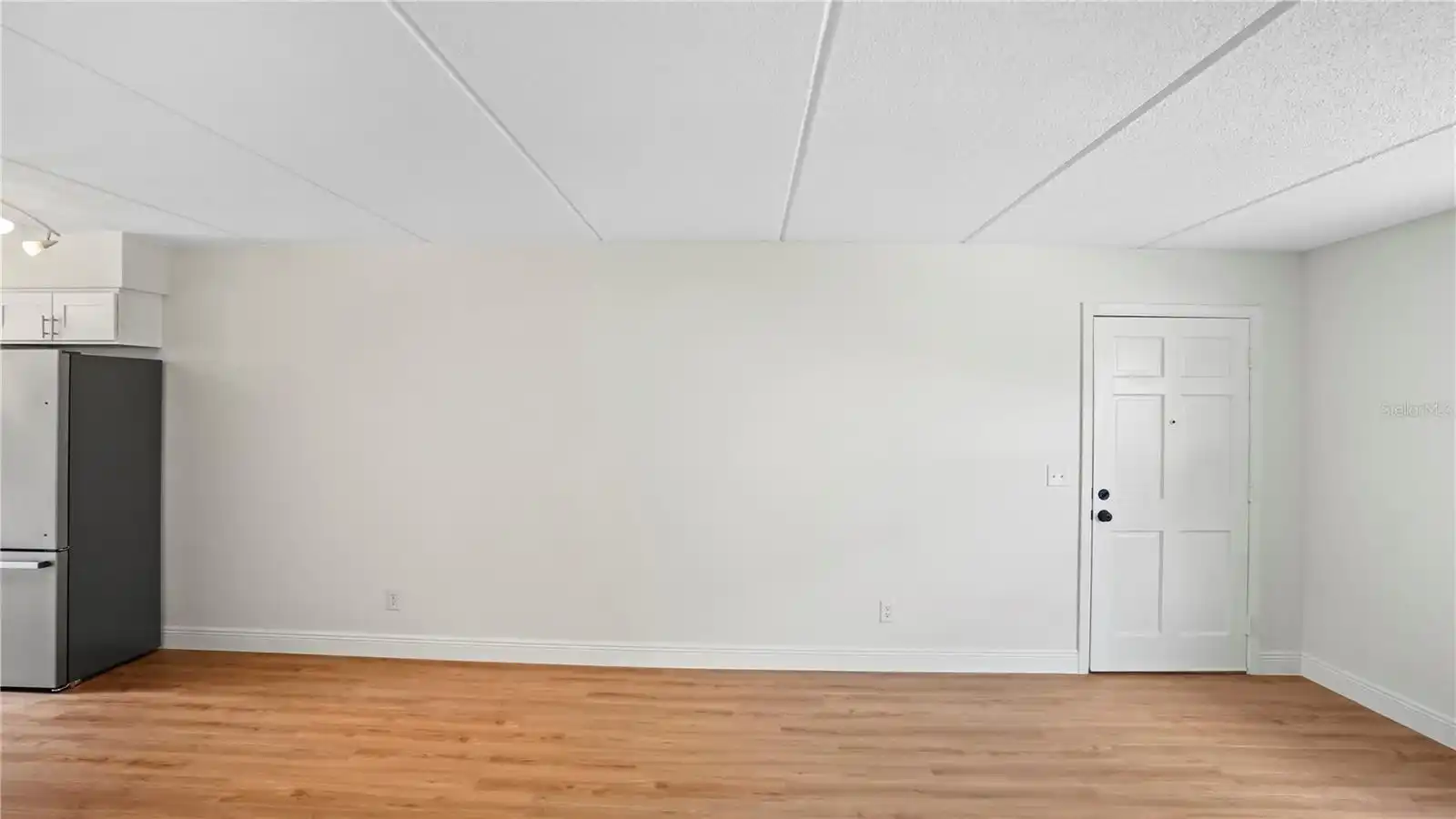 Listing Photo 8