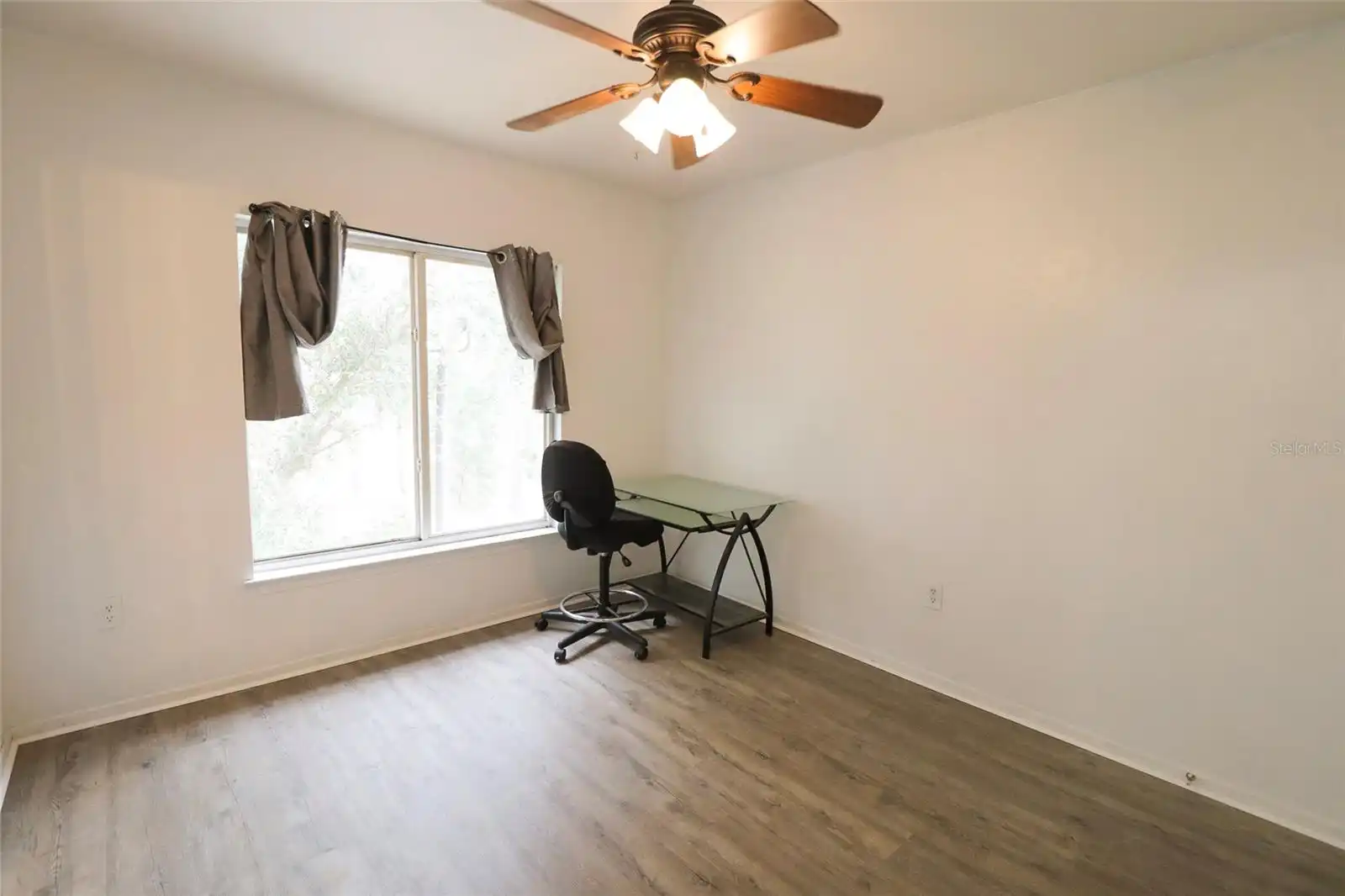 Listing Photo 12