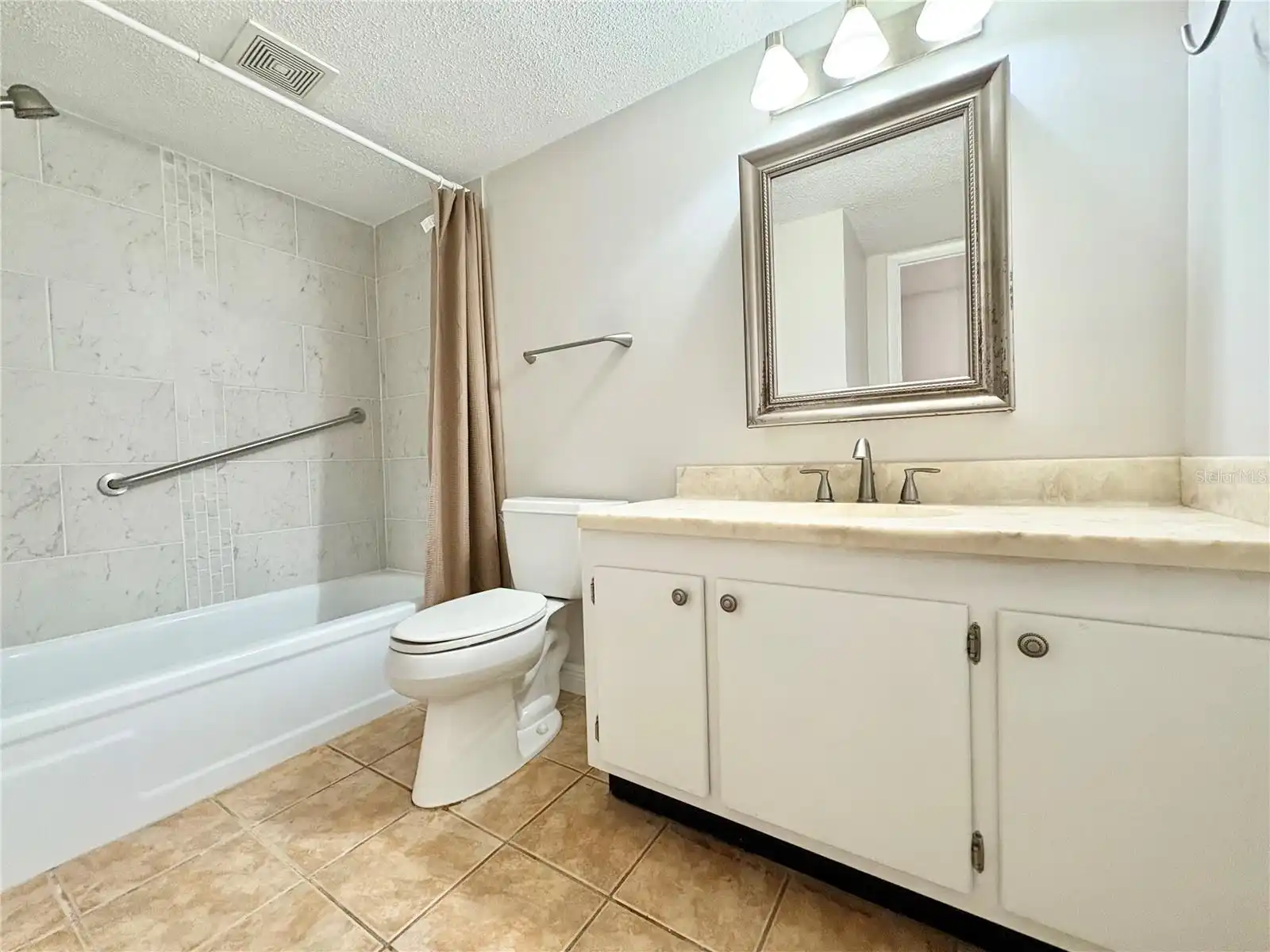 Listing Photo 12