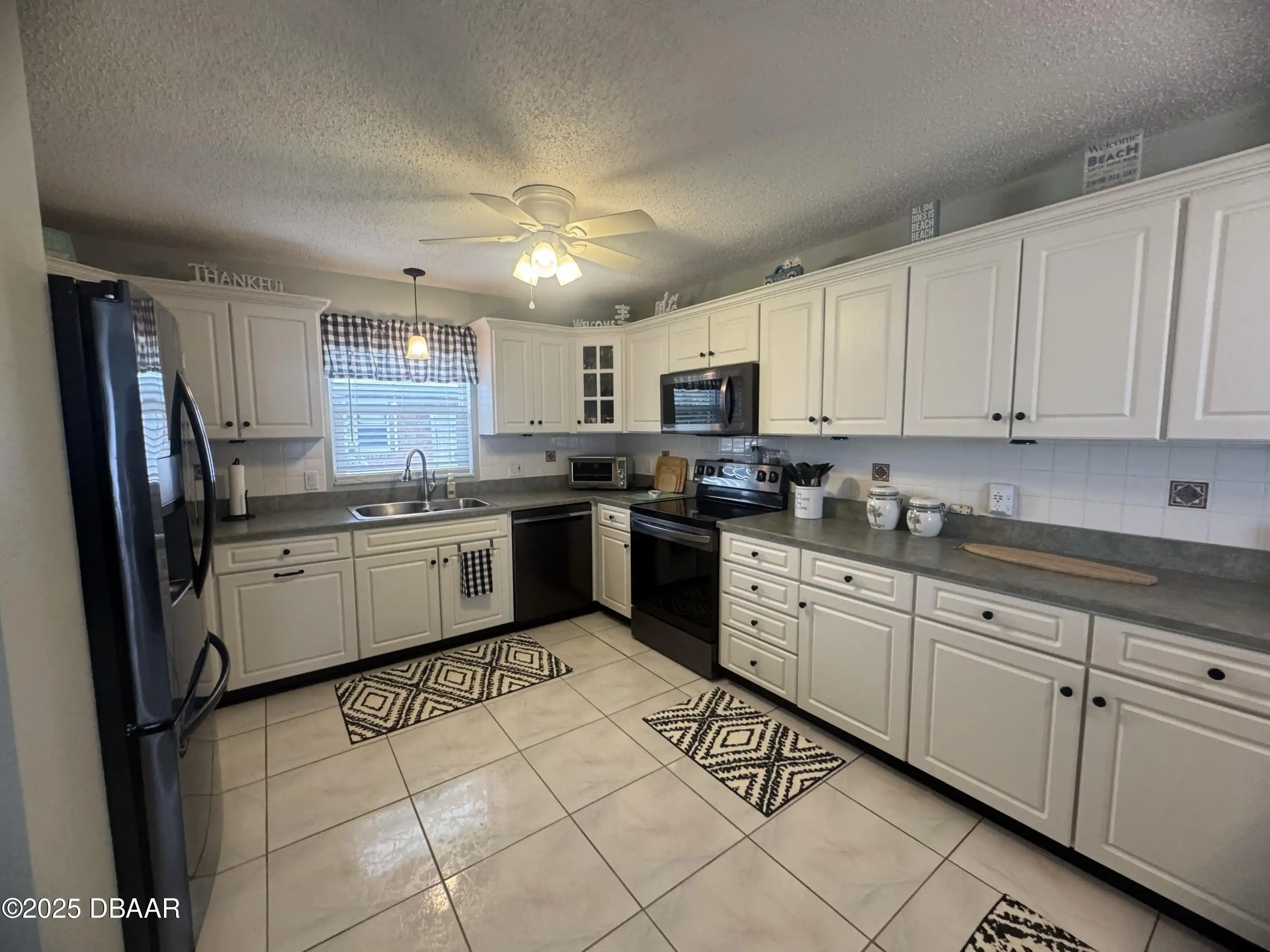 Listing Photo 11