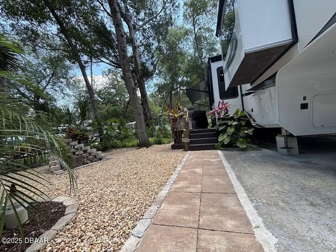 Listing Photo 10