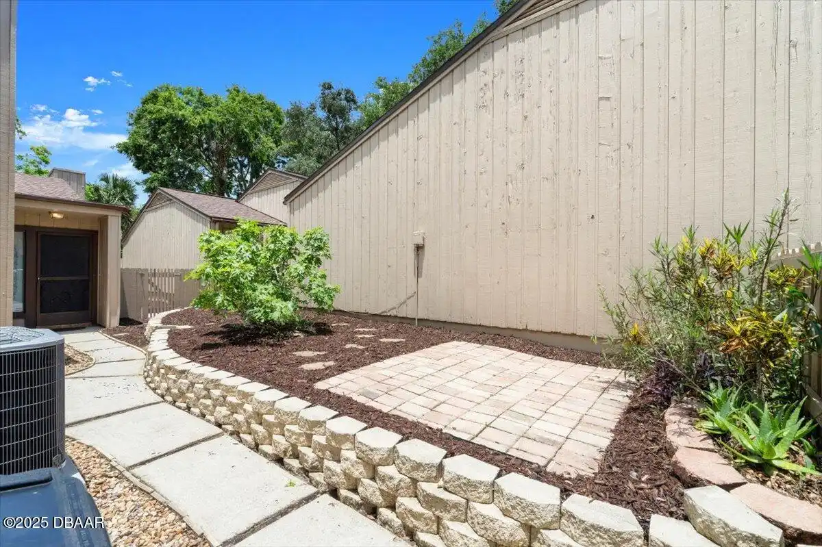 Listing Photo 10